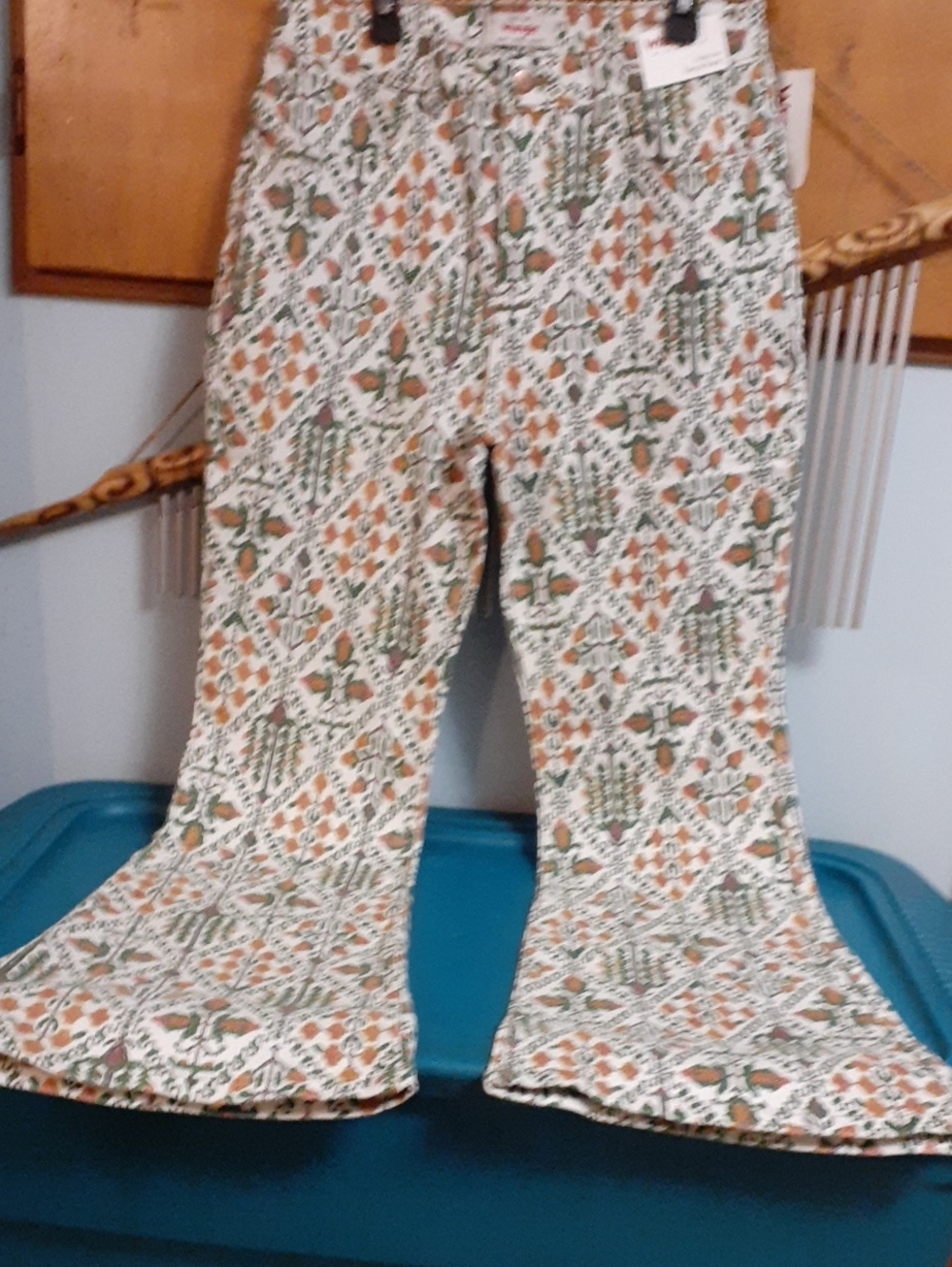 wrangler high rise fierce flare  size 8 29×32 - Picture 5 of 7